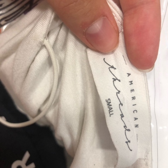 American threads White tank top - Picture 3 of 3